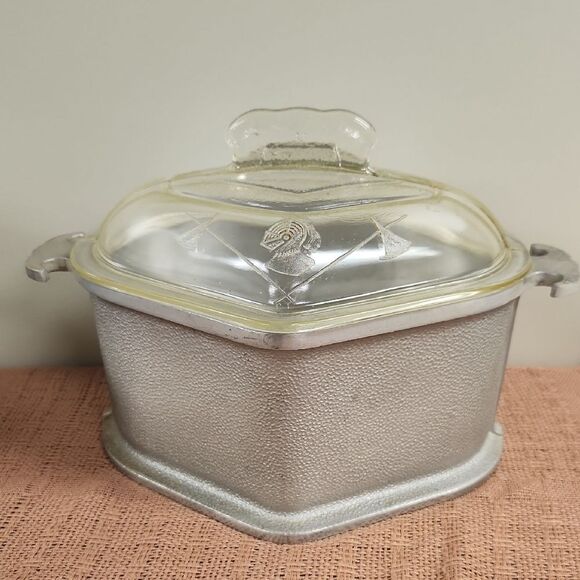 Vintage Guardian Service Heart Shaped Pot With Lid - Picture 1 of 9
